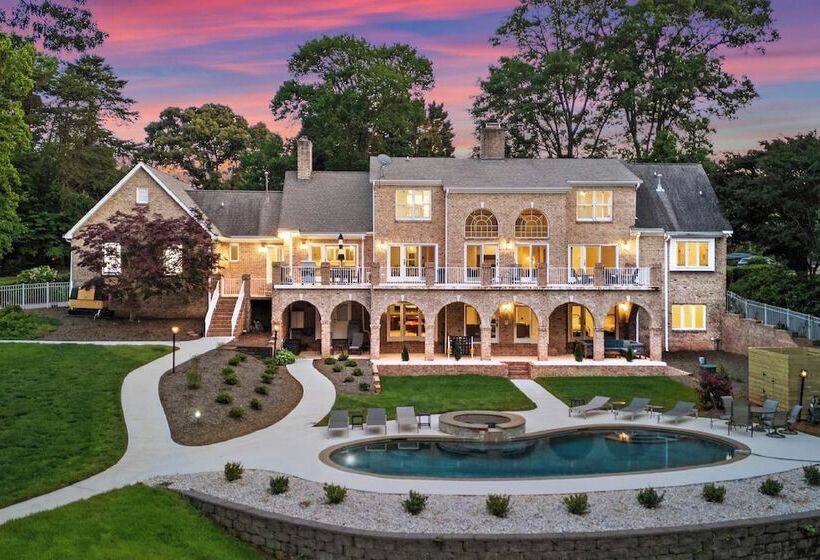 Shoreway Cove By Avantstay Waterfront, Pool, Dock