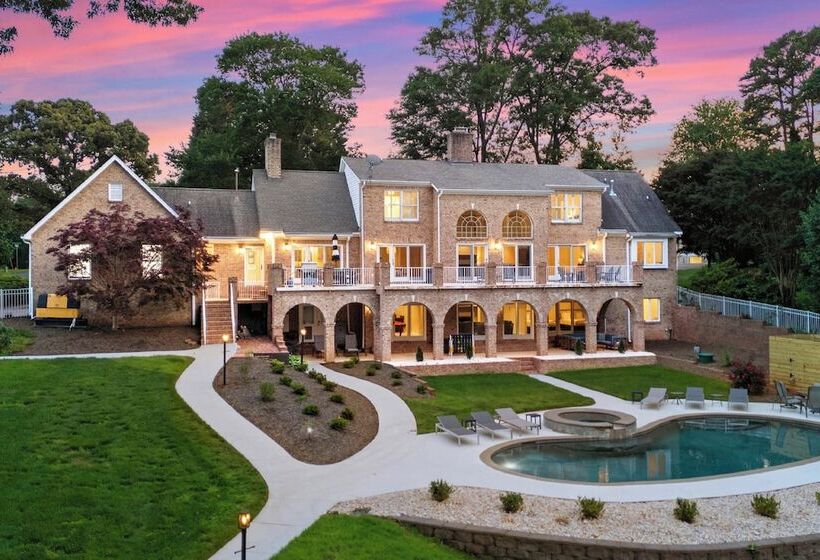 Shoreway Cove By Avantstay Waterfront, Pool, Dock