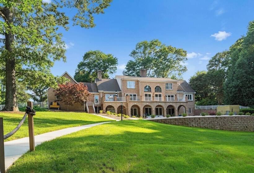 Shoreway Cove By Avantstay Waterfront, Pool, Dock