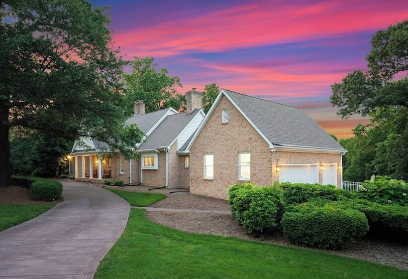 Shoreway Cove By Avantstay Waterfront, Pool, Dock