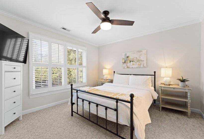 Shoreway Cove By Avantstay Waterfront, Pool, Dock