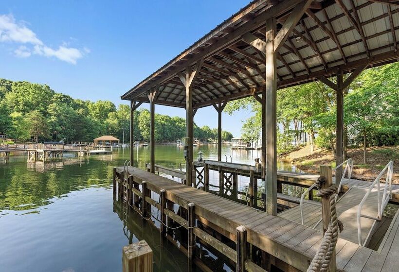 Shoreway Cove By Avantstay Waterfront, Pool, Dock