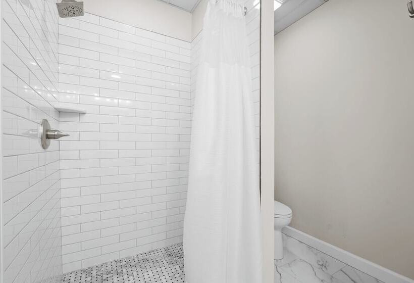 Shoreway Cove By Avantstay Waterfront, Pool, Dock