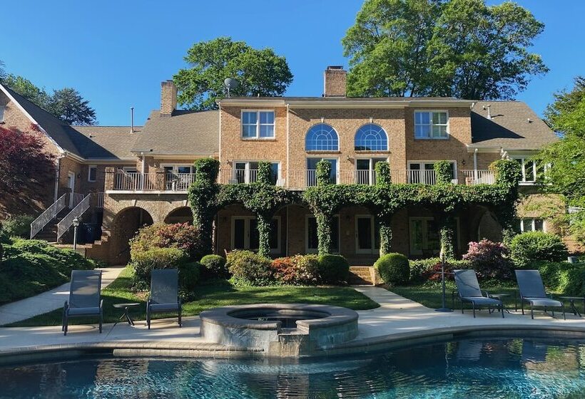 Shoreway Cove By Avantstay Waterfront, Pool, Dock