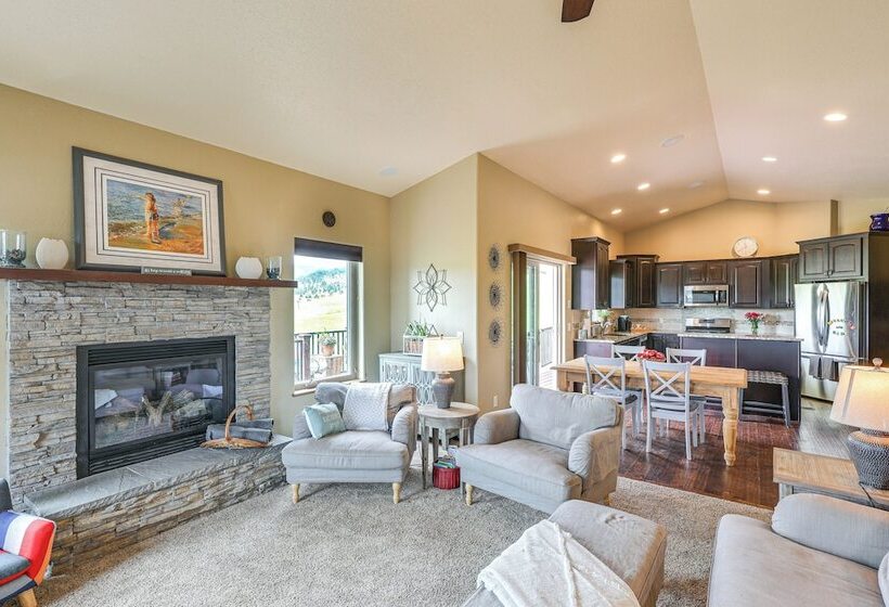Spearfish Retreat W/ Fireplace + Mountain Views!