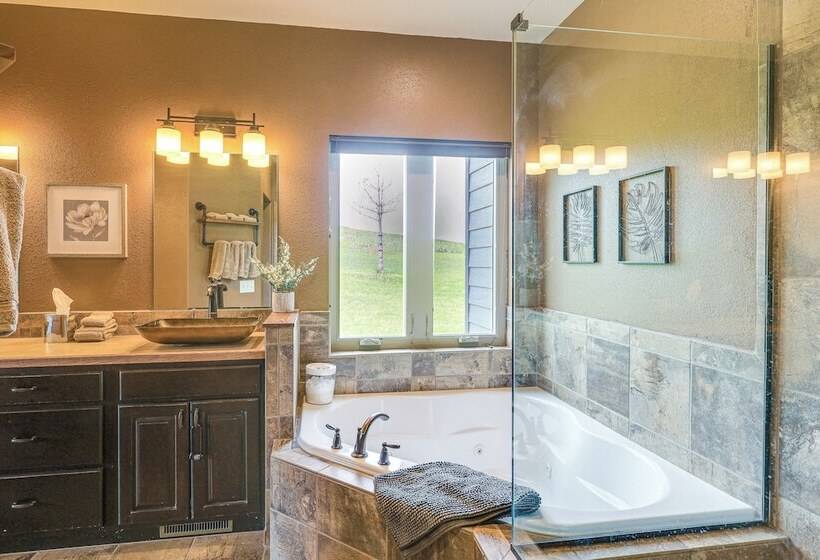 Spearfish Retreat W/ Fireplace + Mountain Views!