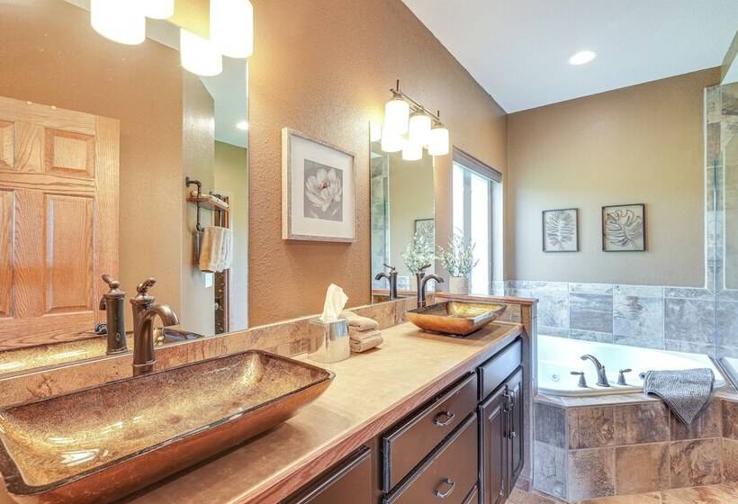 Spearfish Retreat W/ Fireplace + Mountain Views!