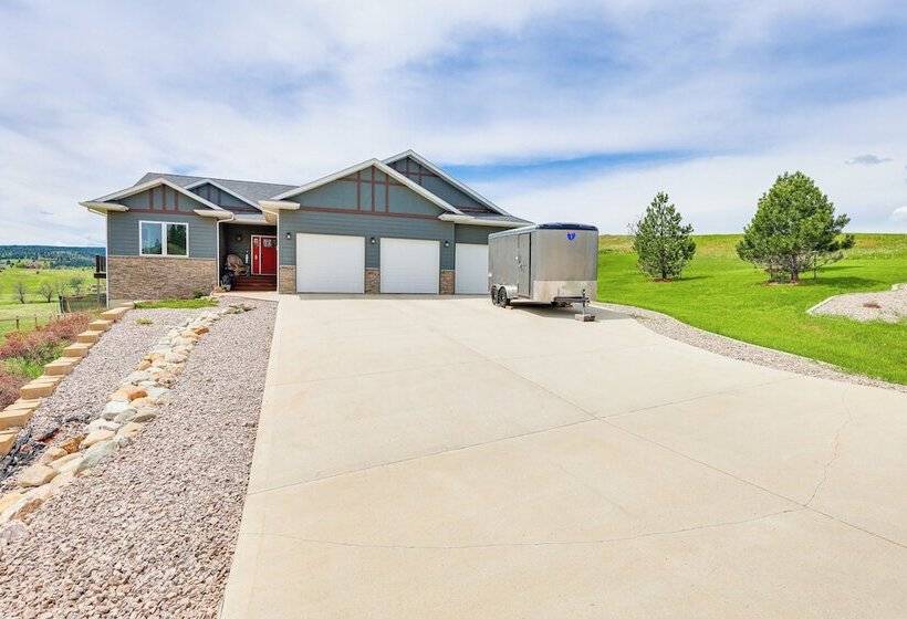 Spearfish Retreat W/ Fireplace + Mountain Views!