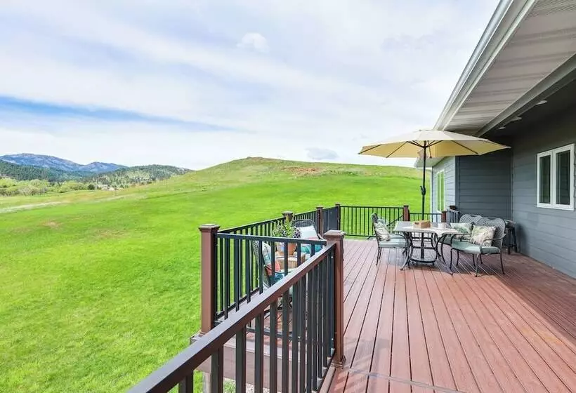 Spearfish Retreat W/ Fireplace + Mountain Views!