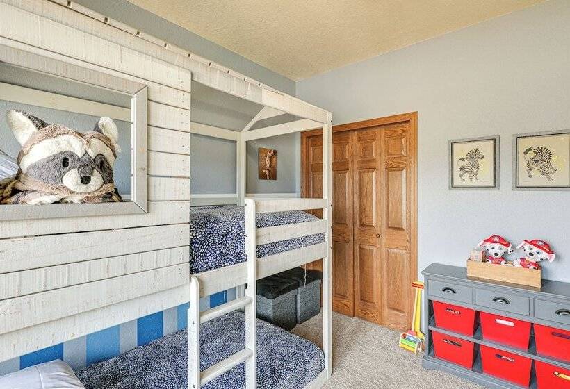 Spearfish Retreat W/ Fireplace + Mountain Views!