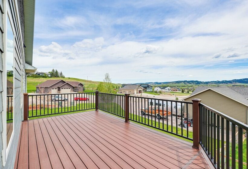 Spearfish Retreat W/ Fireplace + Mountain Views!