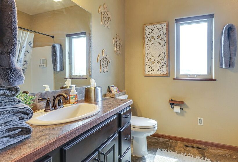 Spearfish Retreat W/ Fireplace + Mountain Views!