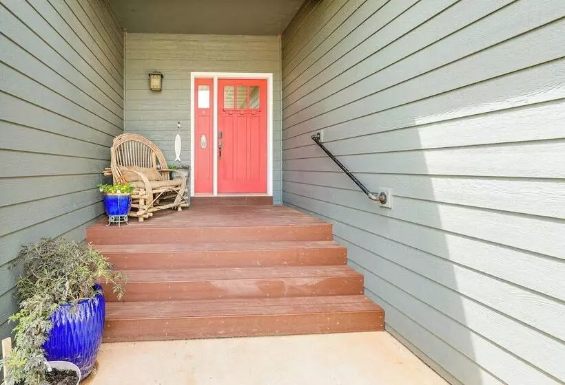 Spearfish Retreat W/ Fireplace + Mountain Views!