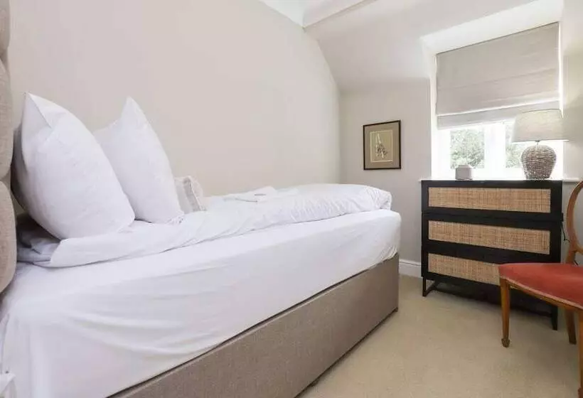 The Stow Secret Cottage   Breathtaking 5bdr Cottage With Parking + Garden