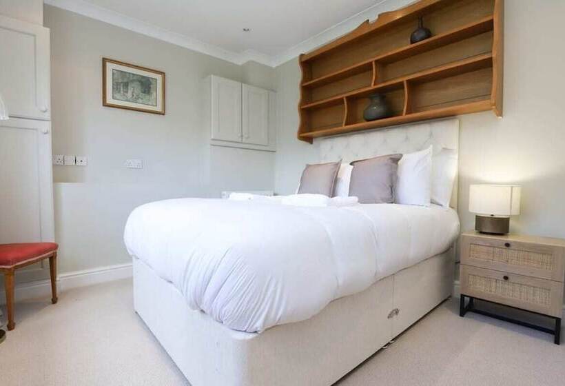 The Stow Secret Cottage   Breathtaking 5bdr Cottage With Parking + Garden