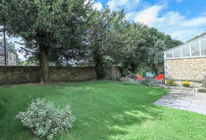 The Stow Secret Cottage   Breathtaking 5bdr Cottage With Parking + Garden