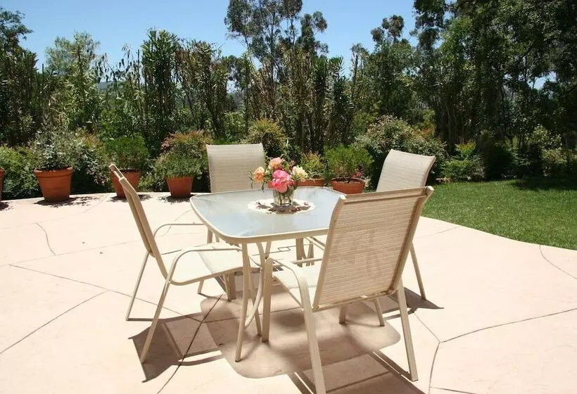 ベッドアンドブレックファースト Ojai Retreat & Inn