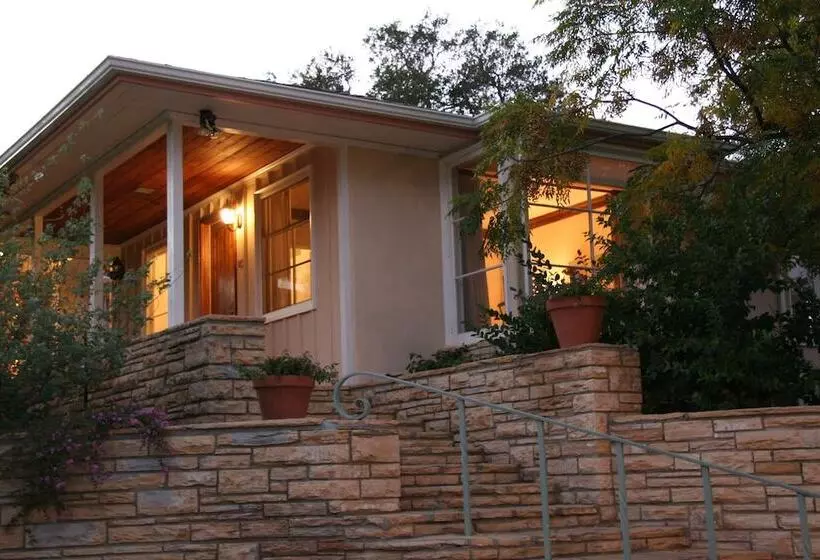 ベッドアンドブレックファースト Ojai Retreat & Inn