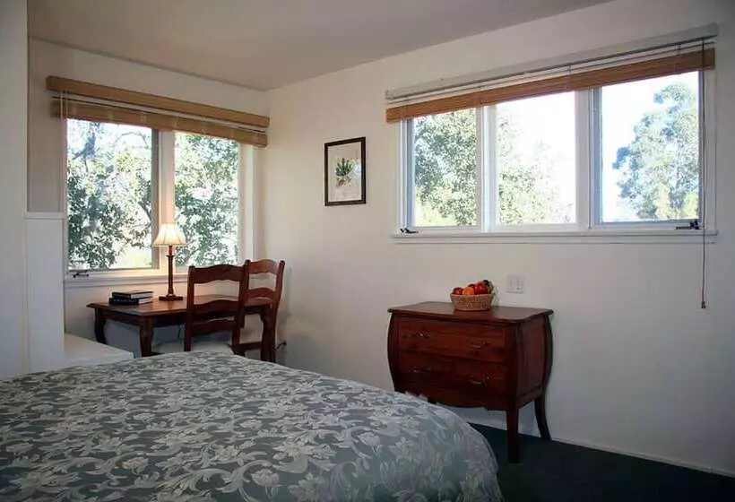 ベッドアンドブレックファースト Ojai Retreat & Inn