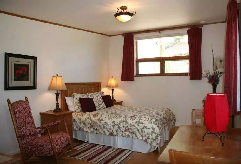 ベッドアンドブレックファースト Ojai Retreat & Inn