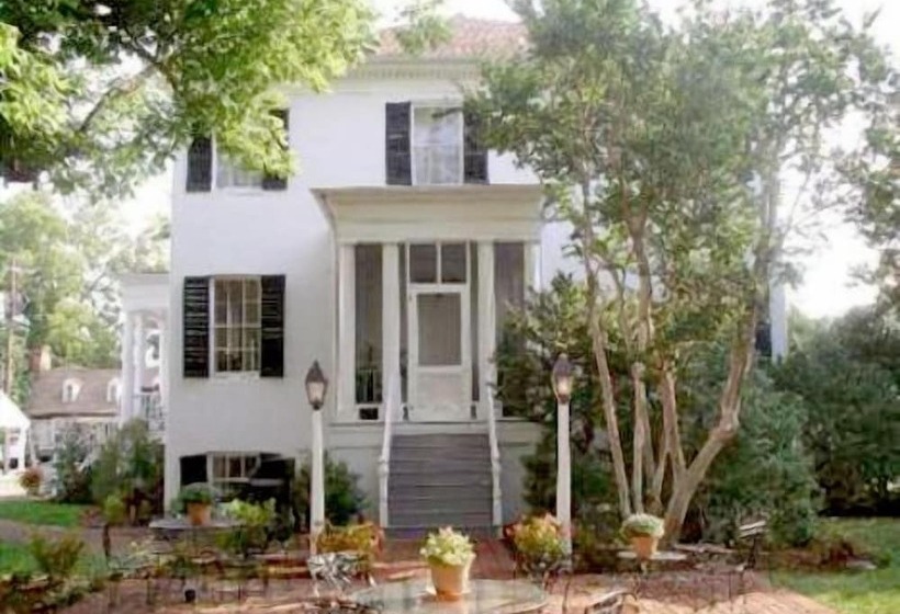 민박 The Essex Inn