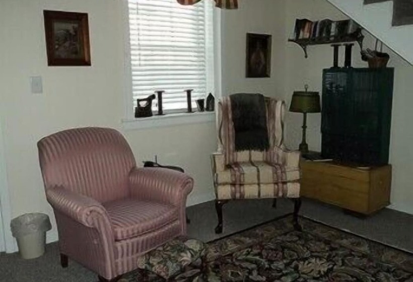 민박 The Essex Inn