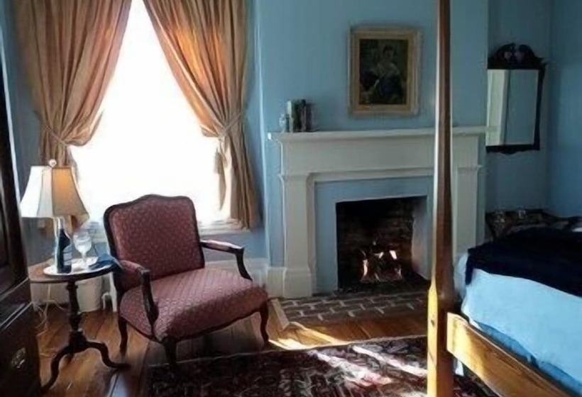 민박 The Essex Inn