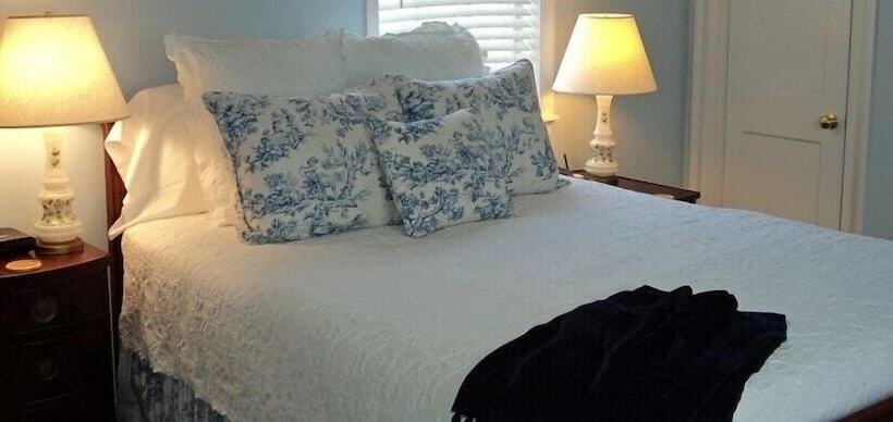 민박 The Essex Inn