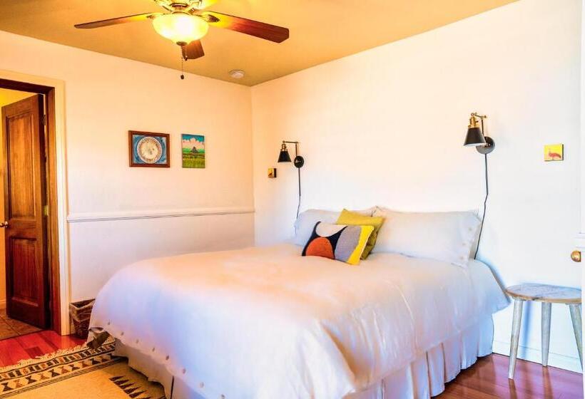 مبيت وإفطار The Loubird Inn