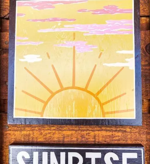 ベッドアンドブレックファースト The Loubird Inn