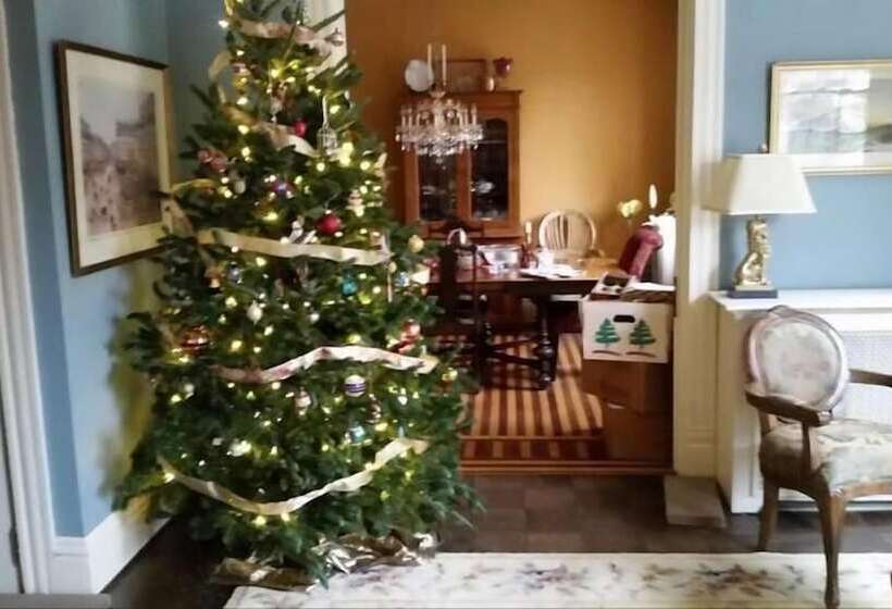 Clifford House Private Home B&b