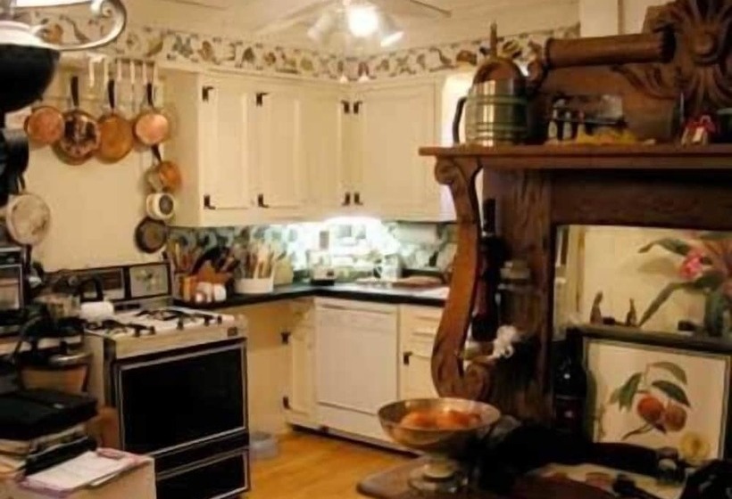 Clifford House Private Home B&b