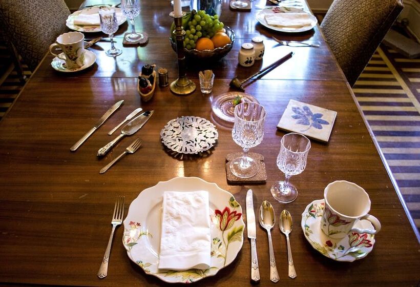 Clifford House Private Home B&b