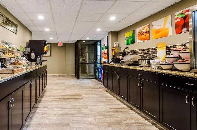 Hotelli Quality Inn & Suites