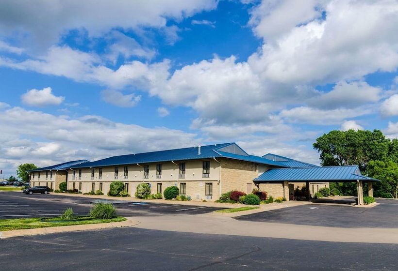 Отель Quality Inn & Suites