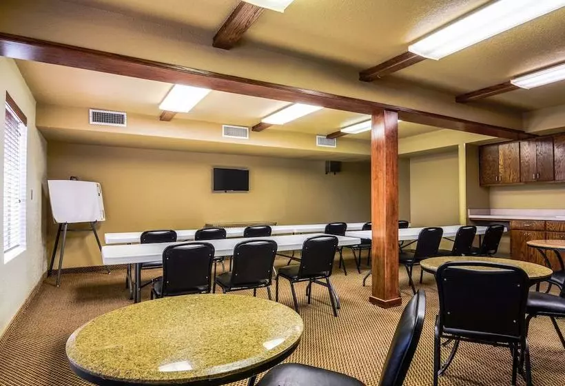 Hotelli Quality Inn & Suites