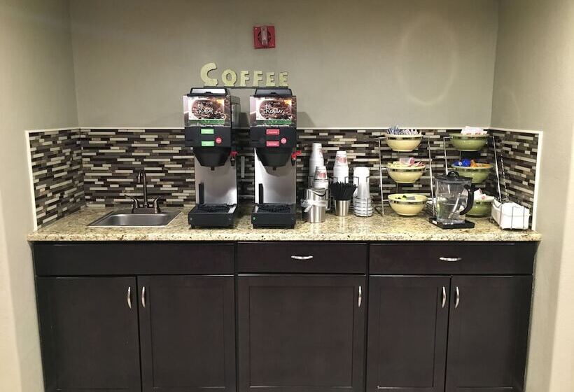 Отель Quality Inn & Suites