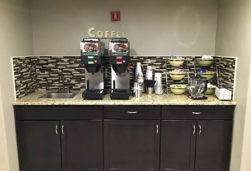 Hotelli Quality Inn & Suites