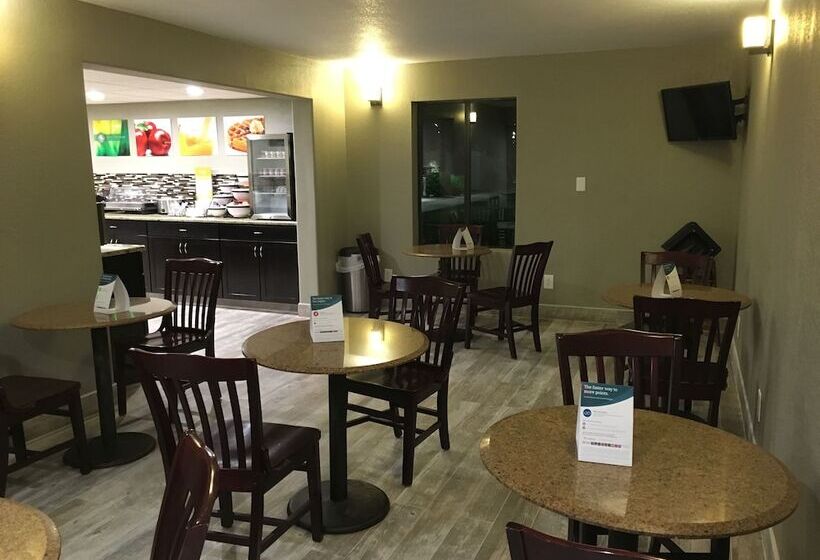 Отель Quality Inn & Suites