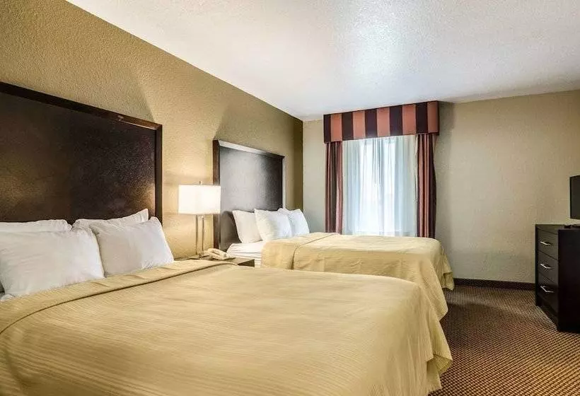 Hotelli Quality Inn & Suites