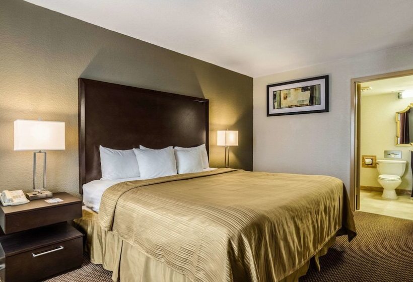 Отель Quality Inn & Suites