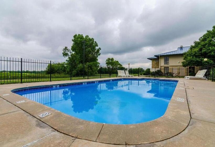 Отель Quality Inn & Suites