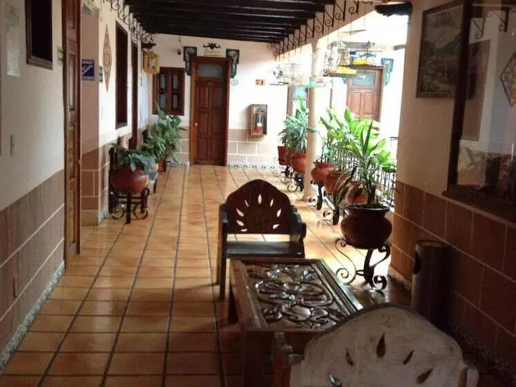 Hotelli Regis