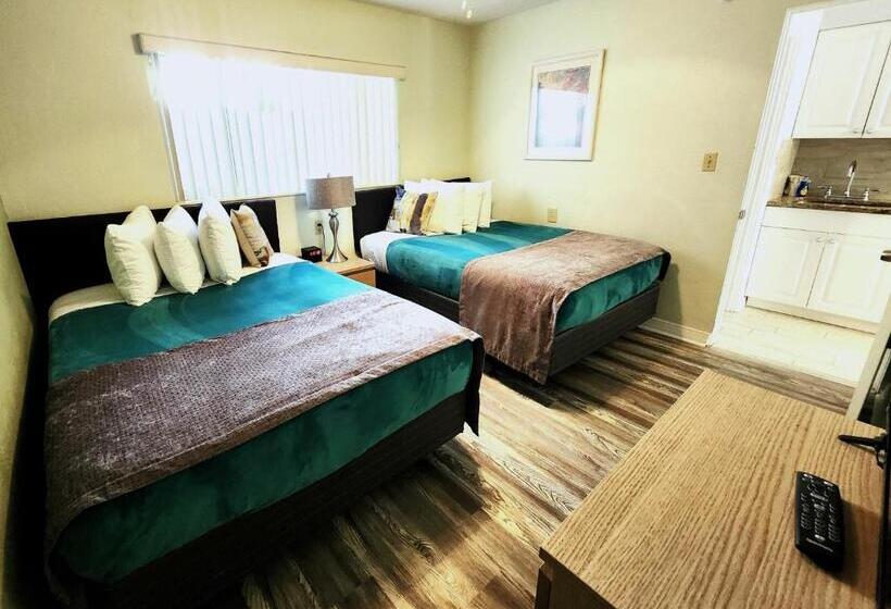 Johns Pass Beach Motel