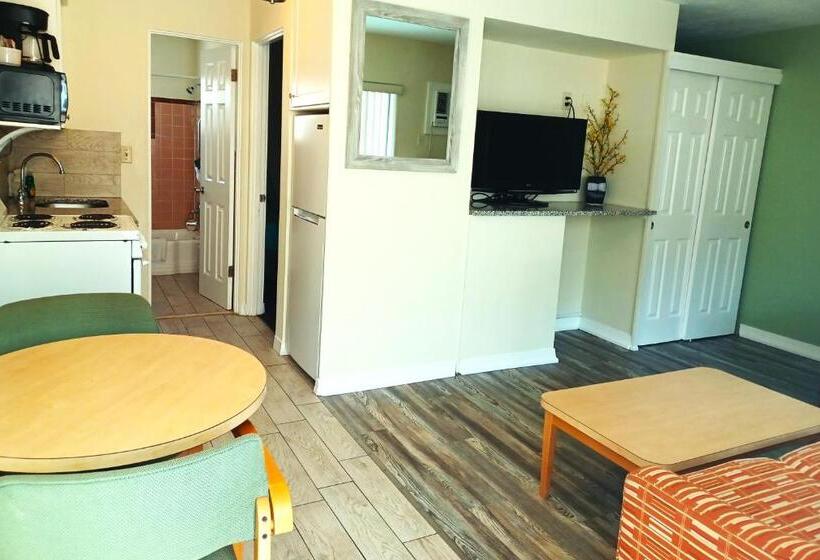 Johns Pass Beach Motel