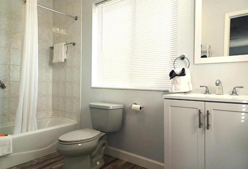 Johns Pass Beach Motel