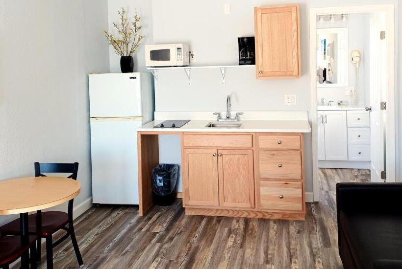 Johns Pass Beach Motel