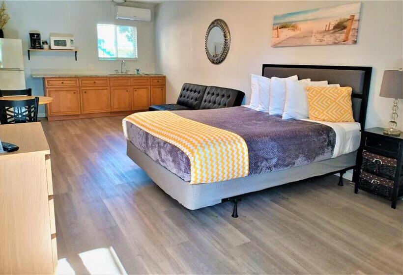 Johns Pass Beach Motel