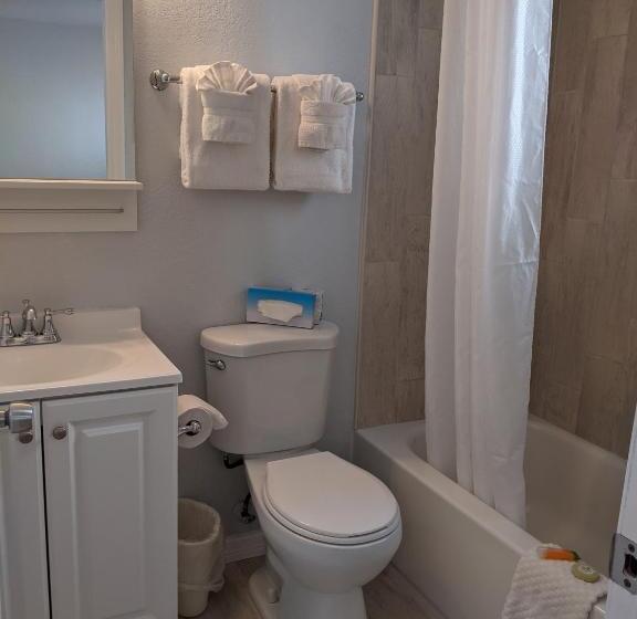 Johns Pass Beach Motel