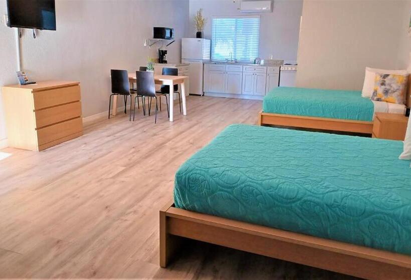 Johns Pass Beach Motel